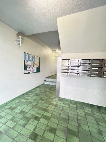 ハイツ鍛治のロビー