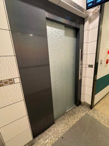 ビガーポリス１３３宝塚 のエントランス