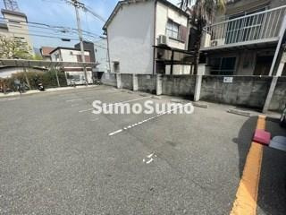 パトリア芦屋の駐車場