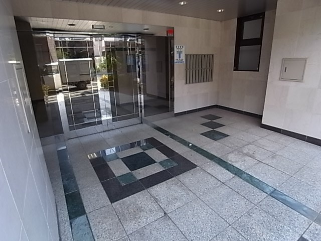 パレス東洋神戸2号館のエントランス