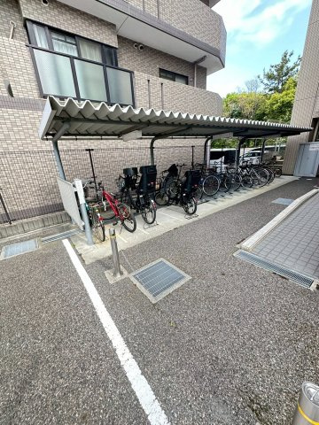 パインコート・平磯の駐車場