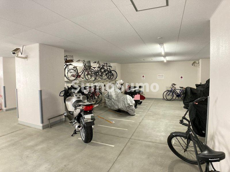 ハビテ靭センターコートの駐車場