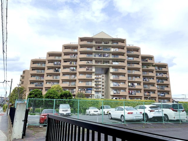 ヴイ・シティ草加弐番館の外観|ドキドキの新生活も、安心してスタート。ぴったりの住まいを見つけませんか？クランディアが一緒に住まい選びをサポートします‼　まずは、お気軽にお問合せください　＃クランディア