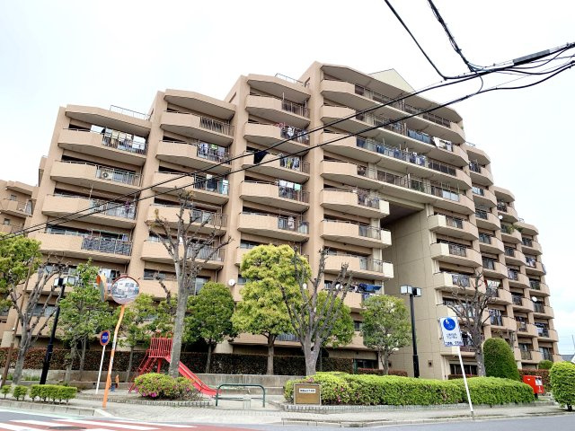 ヴイ・シティ草加弐番館の外観|ドキドキの新生活も、安心してスタート。ぴったりの住まいを見つけませんか？クランディアが一緒に住まい選びをサポートします‼　まずは、お気軽にお問合せください　＃クランディア