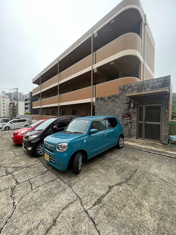 ハッピー・デンの駐車場|車をお持ちの方に嬉しい駐車場付きの物件です
