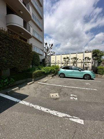 パラツィーナセシリア仁川　弐番館の駐車場