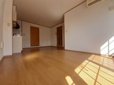 【居間・リビング】 | ラ・リヴィエールⅠ | 使いやすい居間です