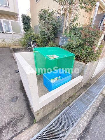 パレス新甲陽の外観