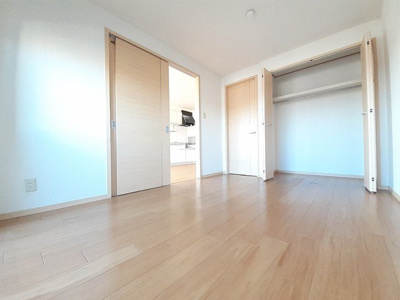 【内装】 | アメニティ長砂 | 明るい色調の室内です