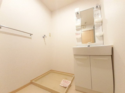 【洗面所】 | アメニティ長砂 | ゆったりとスペースのある洗面所