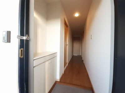 【玄関】 | アメニティ長砂 | 明るい玄関です