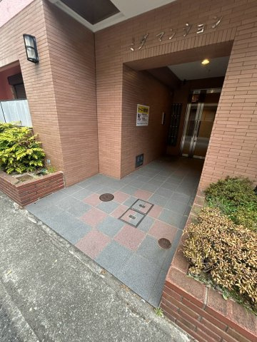 ミダマンションのエントランス