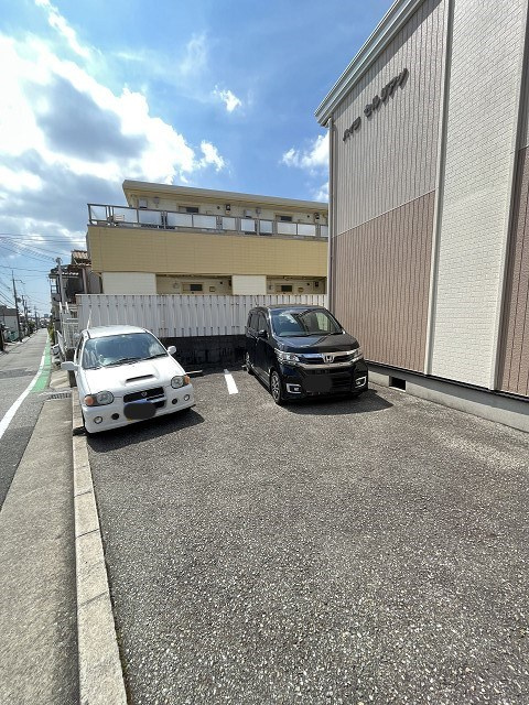 ハイツセルリアンの駐車場