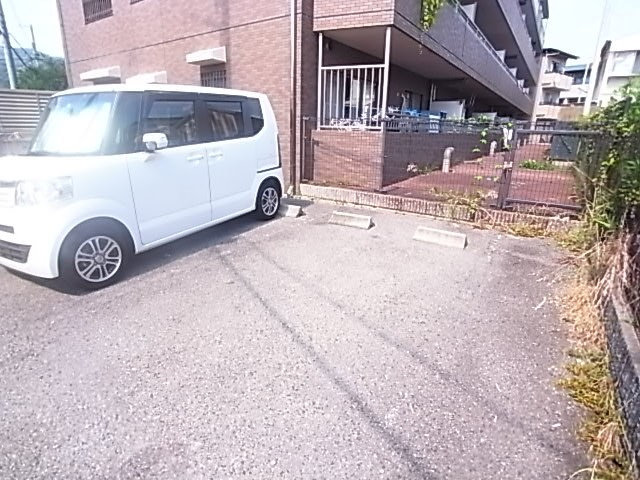 パールハイツ荒田の駐車場|駐車場です