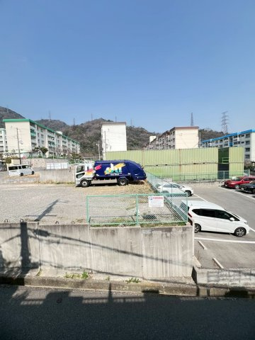 メゾン・アン・ブランの駐車場