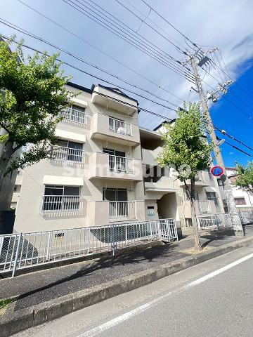 ハイツ友行の外観