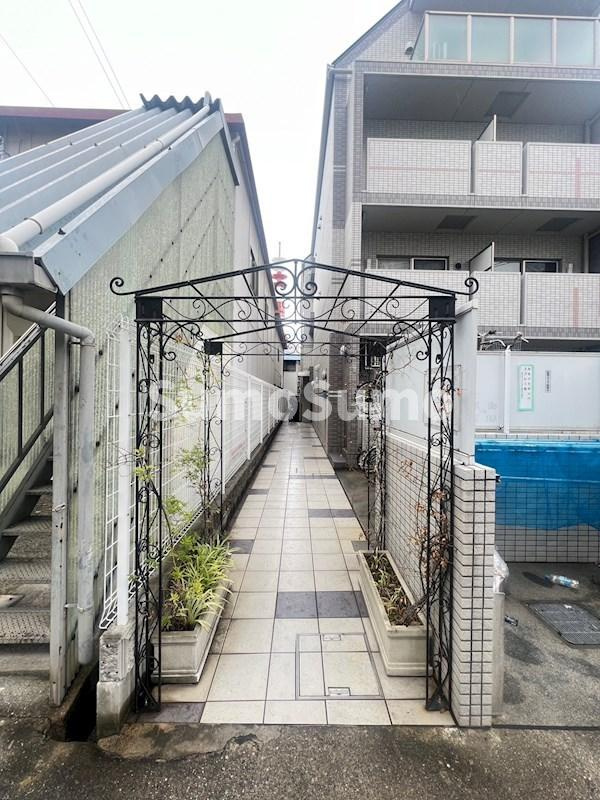 マリス神戸のエントランス|建物の内部です