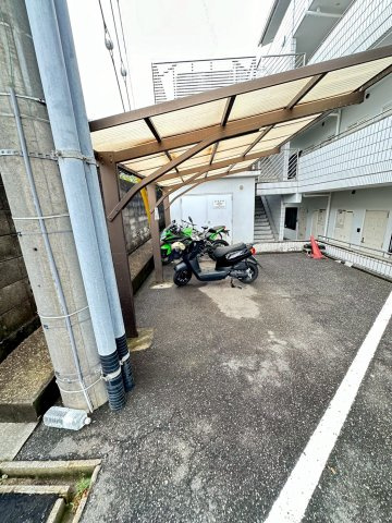 ビアンコ・ディ・モーラの駐車場