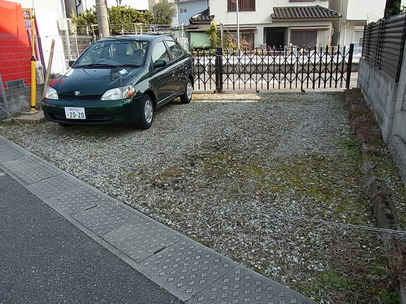 ハイヒル愛宕山の駐車場
