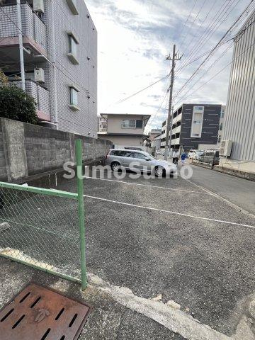 神戸市東灘区深江本町１丁目の賃貸マンションの駐車場|駐車場があるので、車を買う予定の方も安心です