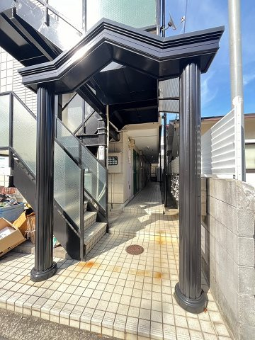 パレス甲子園のエントランス