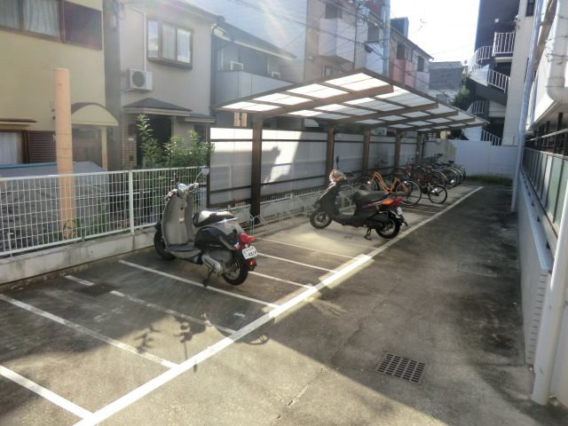メゾン・ド・六甲パートⅡの駐車場