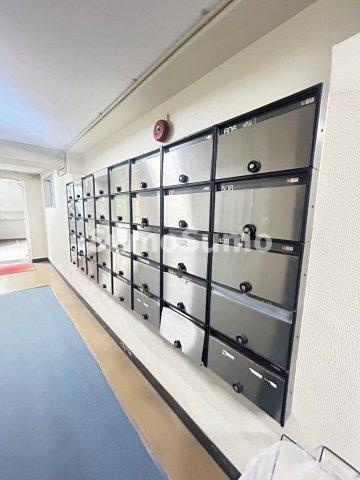 マンション桂のエントランス
