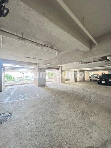 マンション桂の駐車場