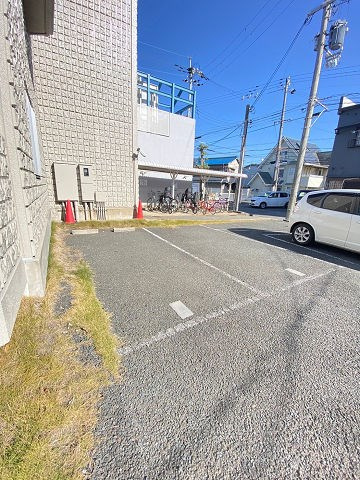 メゾンアイリスの駐車場