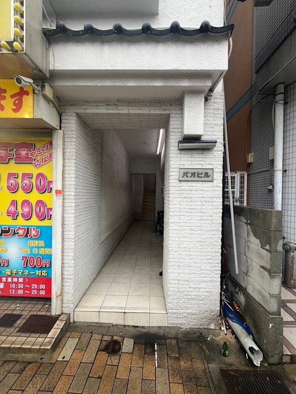 パオビルのエントランス