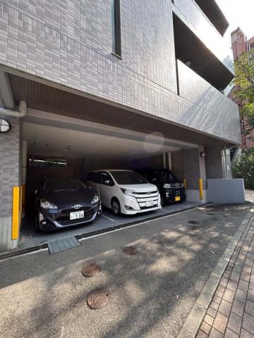 メゾン・ド・ヴィレ　須磨潮見坂の駐車場