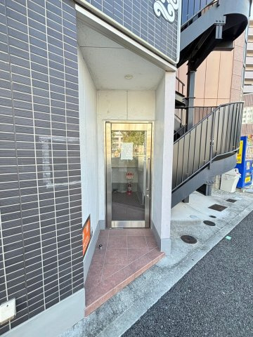 メゾン・ド・ミュリエ灘のエントランス