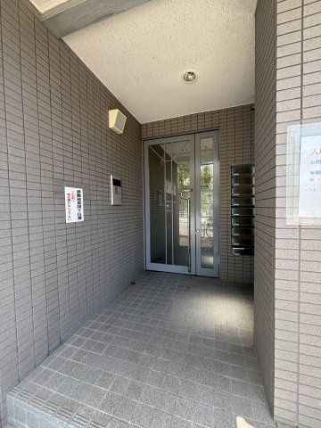 ハイエスト大倉山公園のエントランス