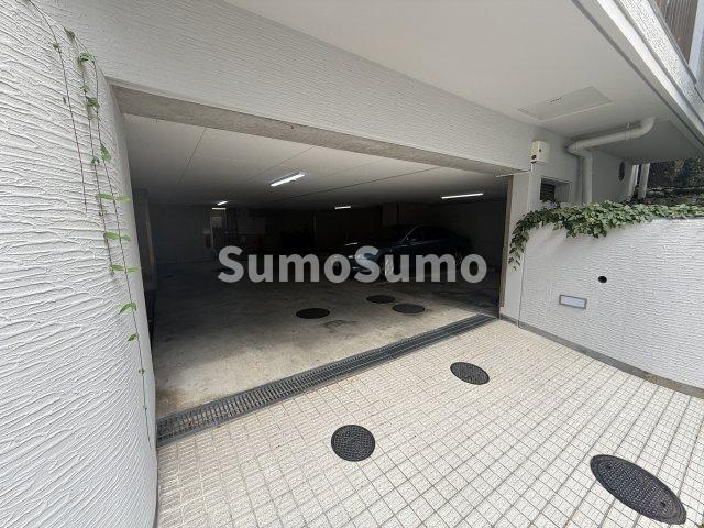 ミストラル芦屋東山の駐車場