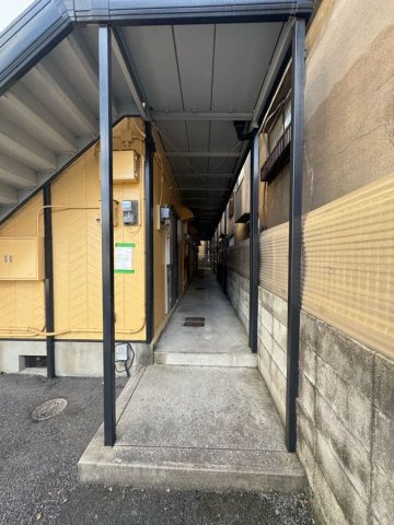 ハイツ下三条のエントランス
