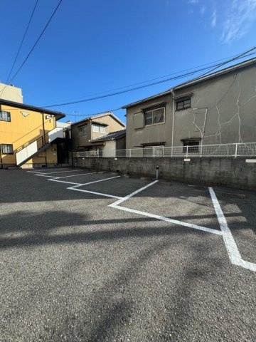 ハイツ下三条の駐車場