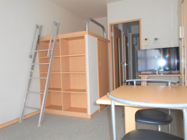 レオパレスソレイユⅢの居間・リビング|リビングです