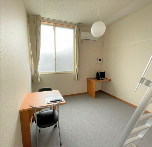 レオパレスコスモスハイツの居間・リビング|こちらの居間で趣味の時間をお楽しみください