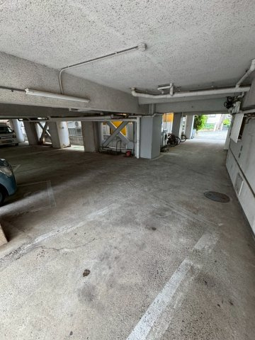 マンション桂の駐車場