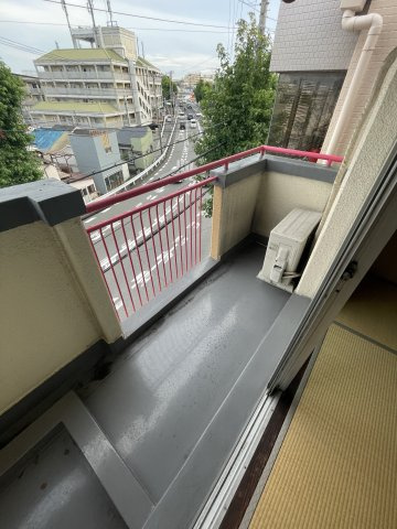 神戸市兵庫区熊野町４丁目の賃貸マンションのバルコニー