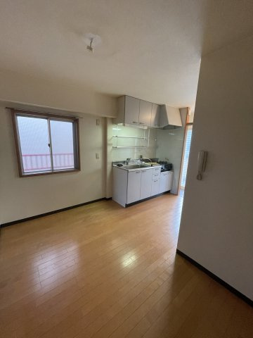 神戸市兵庫区熊野町４丁目の賃貸マンションの居間・リビング