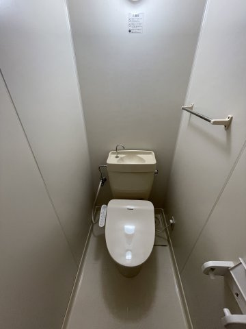 神戸市兵庫区熊野町４丁目の賃貸マンションのトイレ