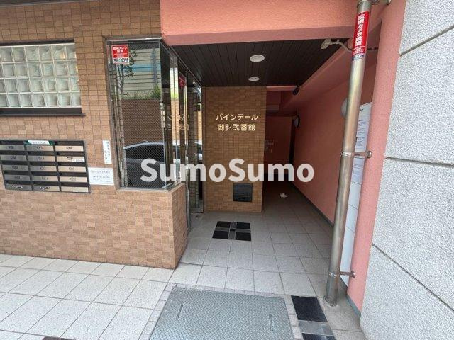 パインテール御影弐番館 のエントランス