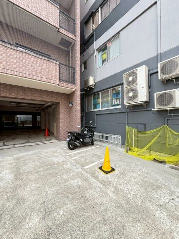 メゾンサンノースの駐車場