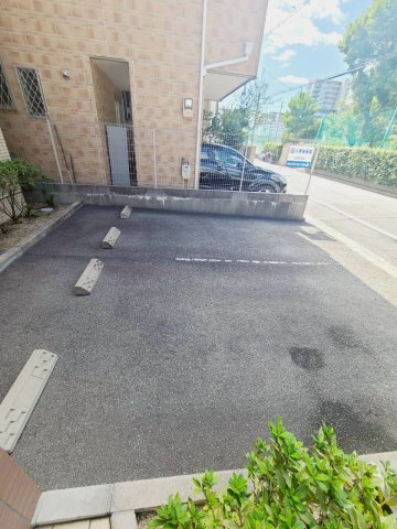 ハイムさわらびの駐車場