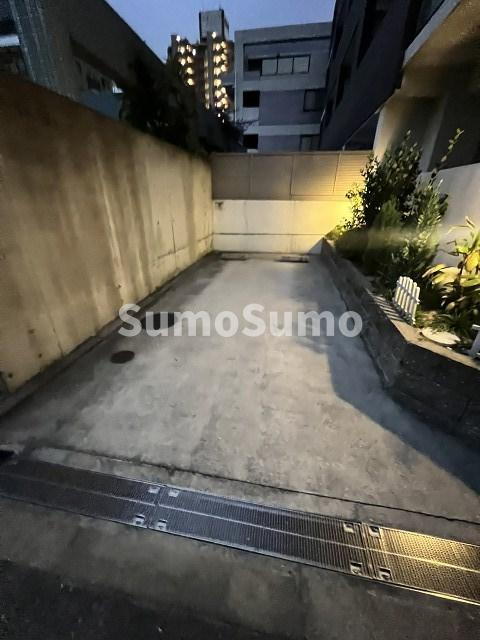 メゾンT.I.Uの駐車場