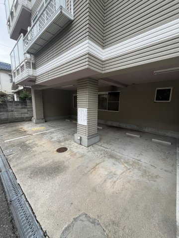 パオコート南台の駐車場