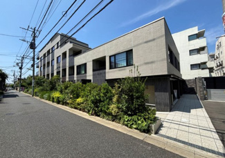 三軒茶屋の街に似合う低層レジデンスです