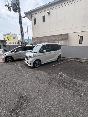 メイクアップハイツ須磨浦の駐車場