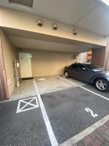パレ・カルフールの駐車場